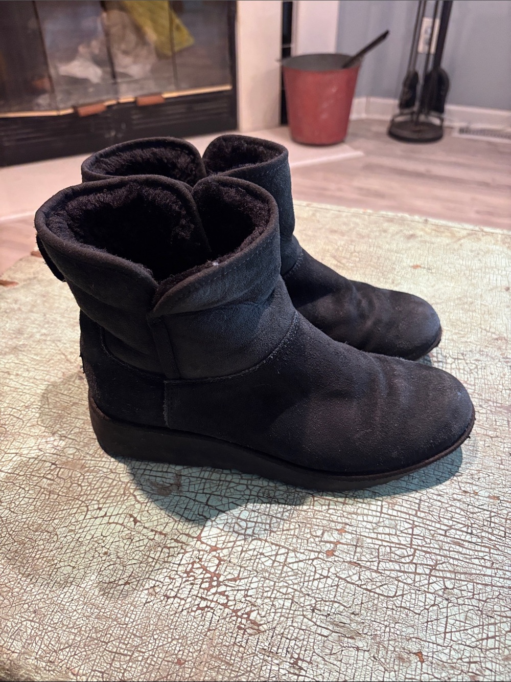 UGG Kristin Ankle Boots Black Suede Sheepskin Lined Women’s Size 8 - Picture 4 of 8